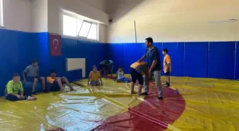 Muş'ta Yaz Spor Okulları Kapsamında Güreş Antrenmanları Yoğun İlgi Görüyor
