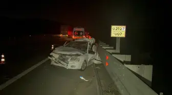 Otoyolda TIR'ın Çarptığı Otomobilde 3 Kişi Hayatını Kaybetti