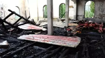 Altınordu'da 60 Yıllık Cami Yangında Küle Döndü