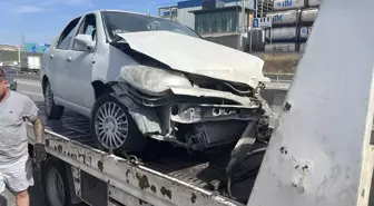 Gebze'de Bariyere Çarpan Otomobilde 4 Yaralı