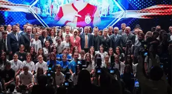 2. Kristal Ayaklar Ödül Gecesi renkli görüntülere sahne oldu