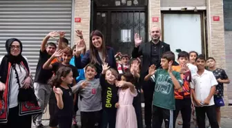 Derya Ayaydın, Fatih'te Eğitim için Çanta Dağıttı