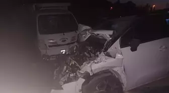 Nallıhan'da Otomobil ile Kamyonet Çarpıştı: 6 Yaralı