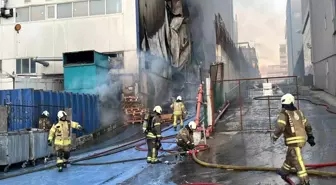 Arnavutköy'de Fabrikada Çıkan Yangın Korkuttu