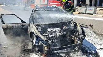 Balıkesir'de Park Halindeki Araçta Yangın