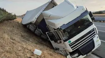 Balıkesir'de Bulgar Tır'ı Devrildi