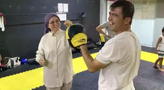 Eskişehir'de Ailelerin Kick-Boks Antrenmanı Renkli Anlara Sahne Oldu