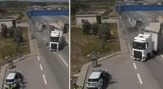 Gişelerde kontrolden çıkan TIR jandarma aracına çarptı: 5 yaralı