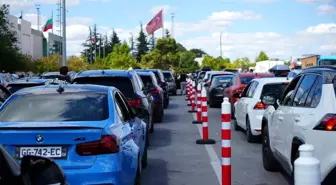 Gurbetçilerin Türkiye Dönüş Yolculuğunda Kilometrelerce Araç Kuyruğu