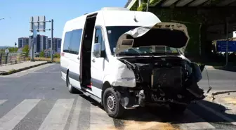 Kastamonu'da Midibüsle Hafif Ticari Araç Çarpıştı: 10 Yaralı