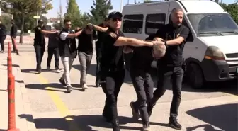Konya'da Baba ve Oğul Cinayeti: Zanlı Adliyeye Sevk Edildi