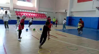 Muş'ta Gençler Kort Tenisine İlgi Gösteriyor