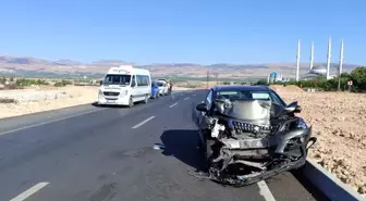 Malatya'da Minibüs ile Otomobil Çarpıştı: 9 Yaralı