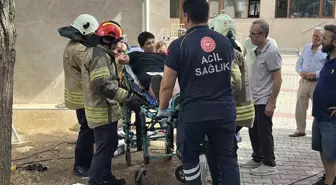 Oyun oynarken demir korkuluk çocuğun koluna saplandı