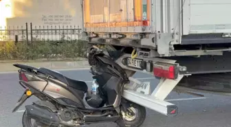 Düzce'de Motosiklet Park Halindeki Tıra Çarptı