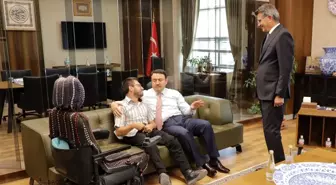 Kütahya Valisi Engelli Vatandaş Sefa Yiğit'i Kabul Etti
