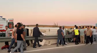 Afyonkarahisar'da Minibüs ve Otomobil Çarpıştı: 10 Yaralı