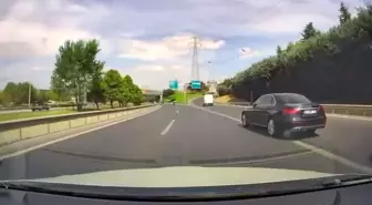 İstanbul'da Trafik Magandası Sürücüyü Sıkıştırdı, Hakaret Etti