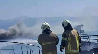 İzmir'de Marinada Yangın, 5 Tekne Kullanılamaz Hale Geldi
