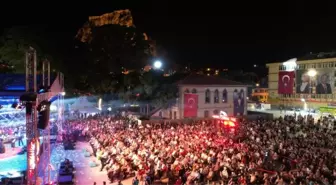 TRT Sanatçıları, Afyonkarahisar'ın Kurtuluş Yıl Dönümünde Unutulmaz Bir Konser Verdi