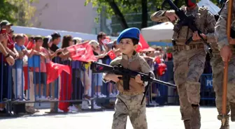 30 Ağustos kutlamalarına minik komando damga vurdu
