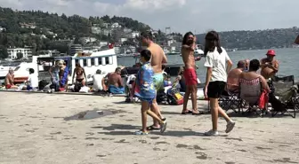 İstanbul'da 30 Ağustos Zafer Bayramı'nda Bebek Sahili'ne Yoğun İlgi