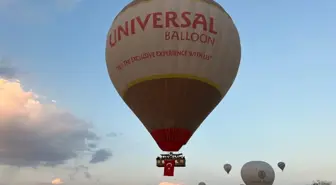 Kapadokya'da Sıcak Hava Balonları, Zafer Bayramı İçin Türk Bayraklarıyla Havalandı