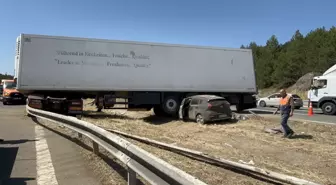 Bolu'da TIR ve Otomobil Çarpıştı: 1 Yaralı
