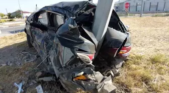 Edirne'de Direğe Saplanan Otomobil Kazasında 3 Yaralı