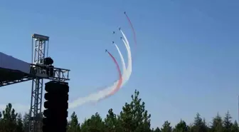 Türk Yıldızları'ndan Zafer Bayramı'na Özel Gösteri