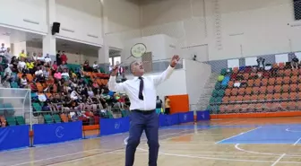Kuşadası'nda Badminton Veteranlar Türkiye Şampiyonası Başladı