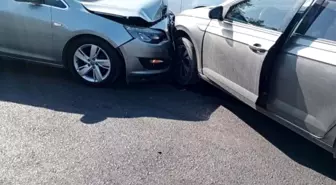Zonguldak'ta İki Otomobil Kafa Kafaya Çarpıştı