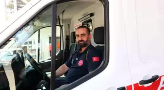 Ambulans Şoföründen Örnek Davranış: Kendi Ayakkabılarını Kağıt Toplayıcısı Çocuğa Verdi