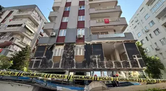 Antalya'da 6 Katlı Binanın Dış Cephe Kaplaması Düştü