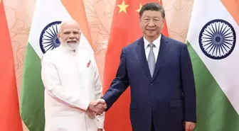 Şi Cinping ve Narendra Modi Tiencin'de Bir Araya Geldi