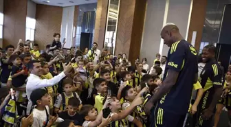 Fenerbahçe Futbolcuları Çocuklarla Buluştu