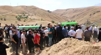 Kazada ölen aynı aileden 5 kişi, yakınlarının düğününe gidiyormuş