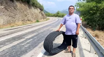 Yolda Kalan Lastiğe Çarpan Sürücünün Kazası Saniye Saniye Görüntülendi
