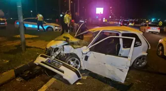 Antalya'da Kırmızı Işıkta Çarpışma: 4 Yaralı