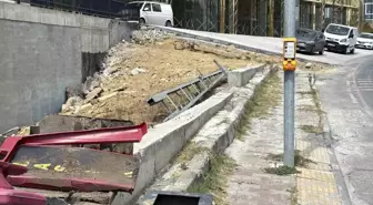 Başakşehir'de Kontrolden Çıkan Otomobil Dükkanlara Daldı