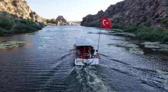 Çeşnigir Köprüsü'nde Tekne Turlarıyla Yeni Bir Turizm Deneyimi