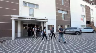 Gazeteci C.T. 'Gerçeğe aykırı bilgi yayma' suçlamasıyla gözaltına alındı