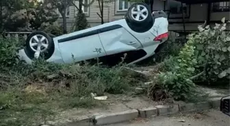 Isparta'da Direksiyon Hatası: Takla Atan Araç, Park Halindeki Araçla Çarpıştı