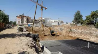 Malatya'da Şantiyede Merdivenden Düşen İşçi Yaralandı