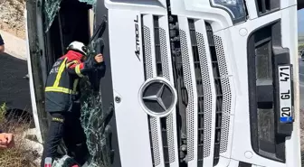 Aydın'da Tır Devrildi, Sürücü Hastaneye Kaldırıldı