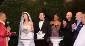 Ünlü isimleri buluşturan gece! Melis Gökhan ve Canberk Acartürk mutluluğa 'evet' dedi
