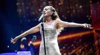 Yıldız Tilbe İzmir Fuarı'nda Unutulmaz Bir Konser Verdi
