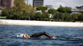 İrem Sönmez, 30 Saatte 61 Kilometre Yüzerek Rekor Kırdı