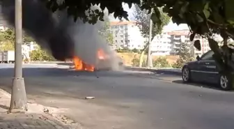İstanbul Avcılar'da Park Halindeki Araç Yangını