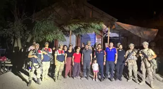 Tunceli'de Ayılardan Mahsur Kalan Aile Kurtarıldı